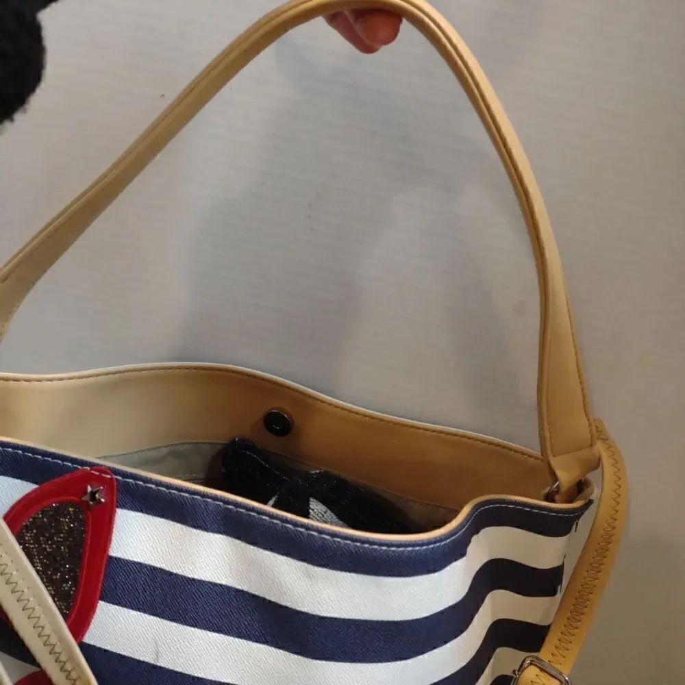 Beach Tote  - Picture 3 of 9